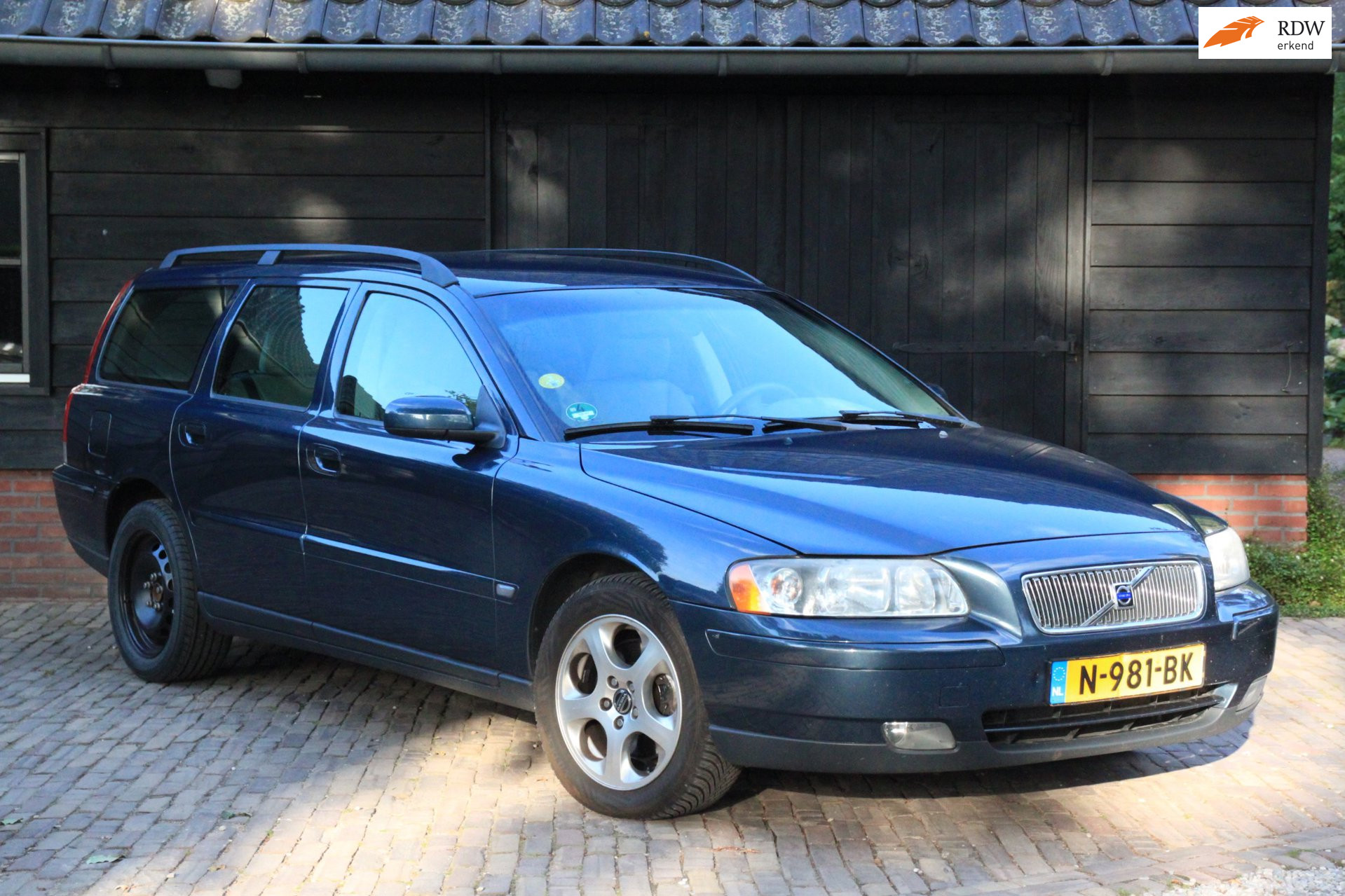 Volvo V70 2.5 T Automaat Momentum Parkeersensor/Stoelverwarming/Half-Leer/Apk 09-2027