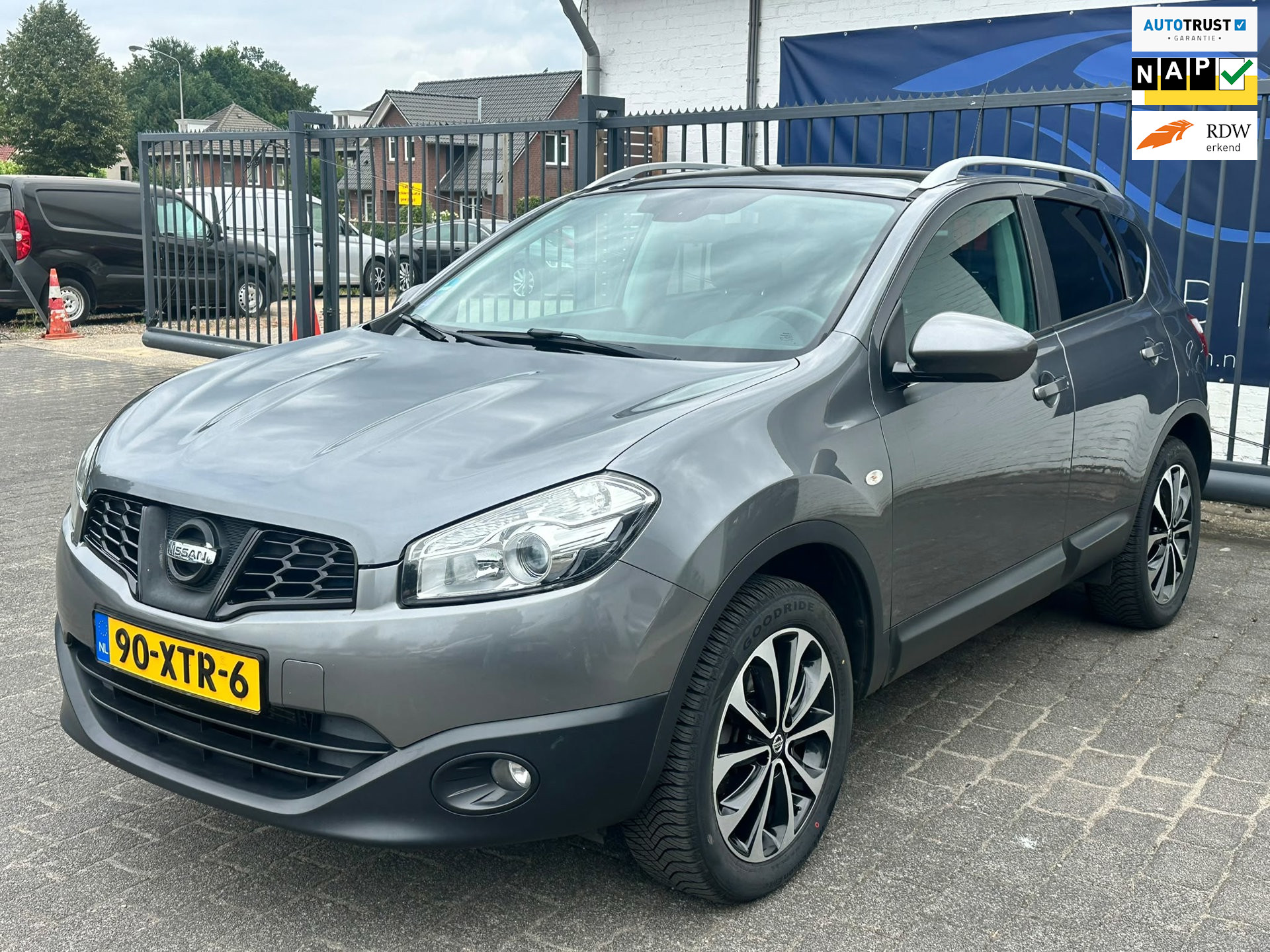 Nissan QASHQAI 2.0 Connect Edition / NAVIGATIE / PANORAMADAK / TREKHAAK / NAP!!