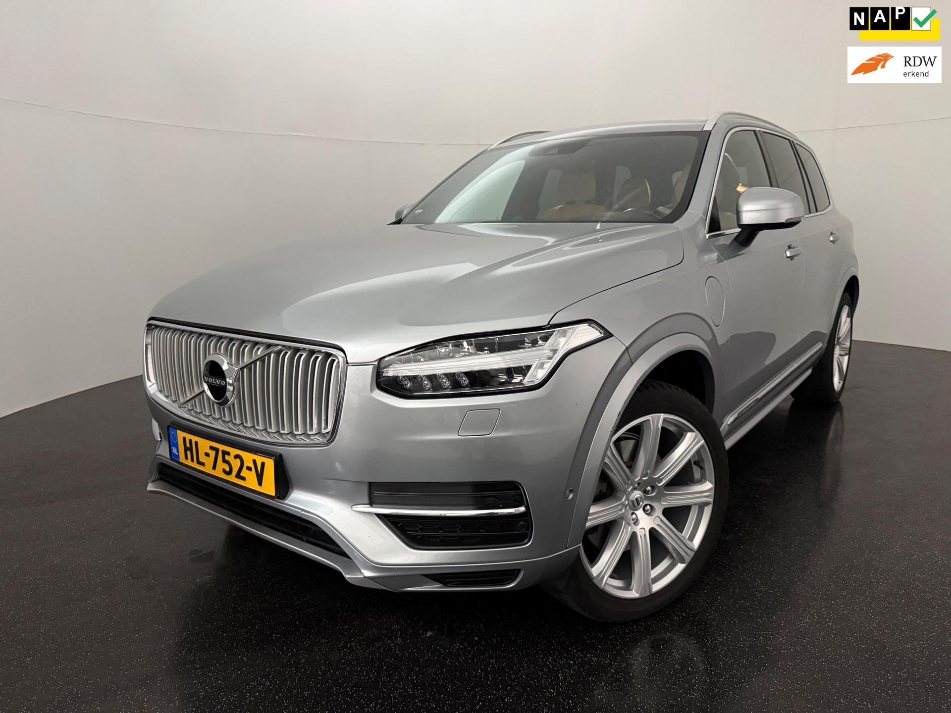 Volvo XC90 2.0 T8 Twin Engine AWD Inscription / Pano / B&W / 7 zits