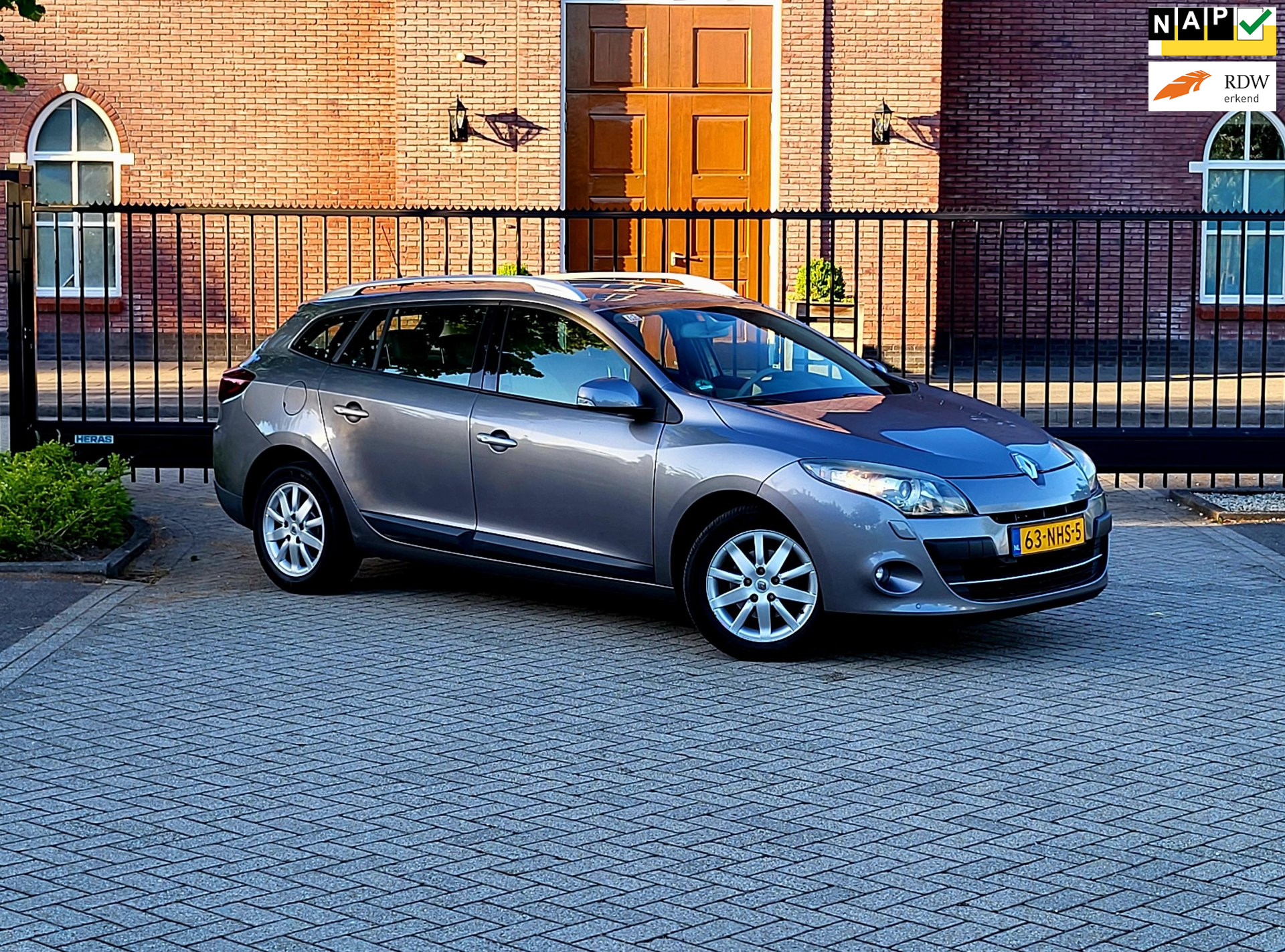 Renault Mégane Estate 2.0 Privilége / Automaat / Leer / Airco / Navi / Dealer onderhuden / Cruise / Nieuwe Apk