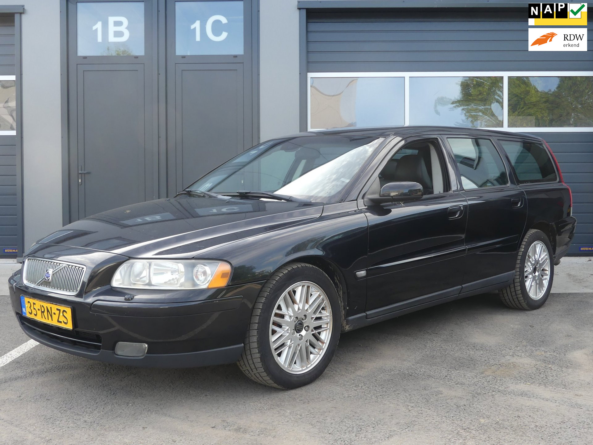 Volvo V70 2.4 Momentum Automaat ECC Navi Leder Cruise Control Org. NL-Auto NAP APK t/m 04-2027
