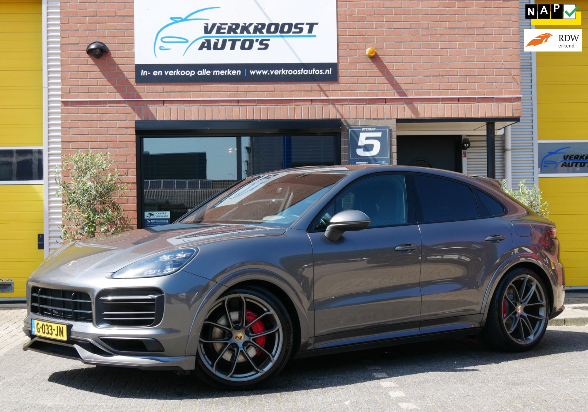 Porsche Cayenne Coupé 3.0 E-Hybrid lightweight sport. sportchrono.luchtv.org ned