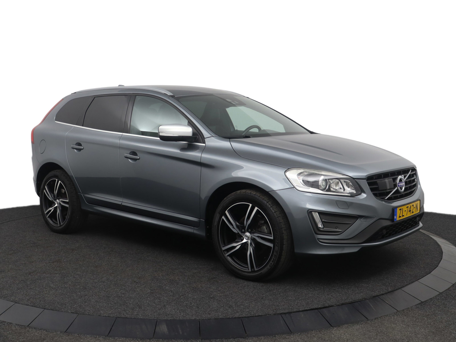 Volvo XC60 2.4 D5 AWD R Design