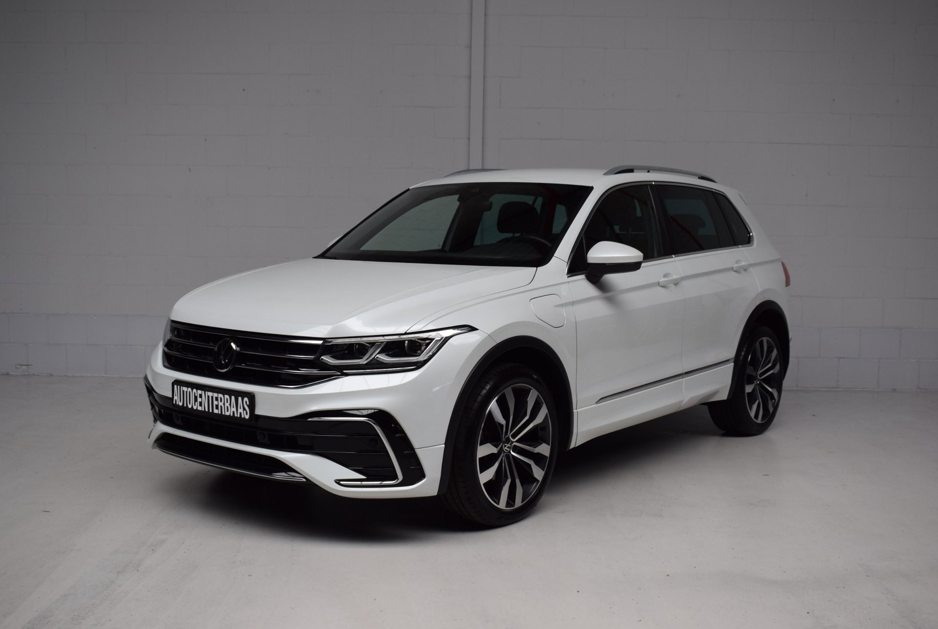 Volkswagen Tiguan 1.4 TSI eHybrid R-Line SOH / VIRTUAL / IQ-LIGHT / SFEERVERLICHTING / CARPLAY / ADAPT.CRUISE