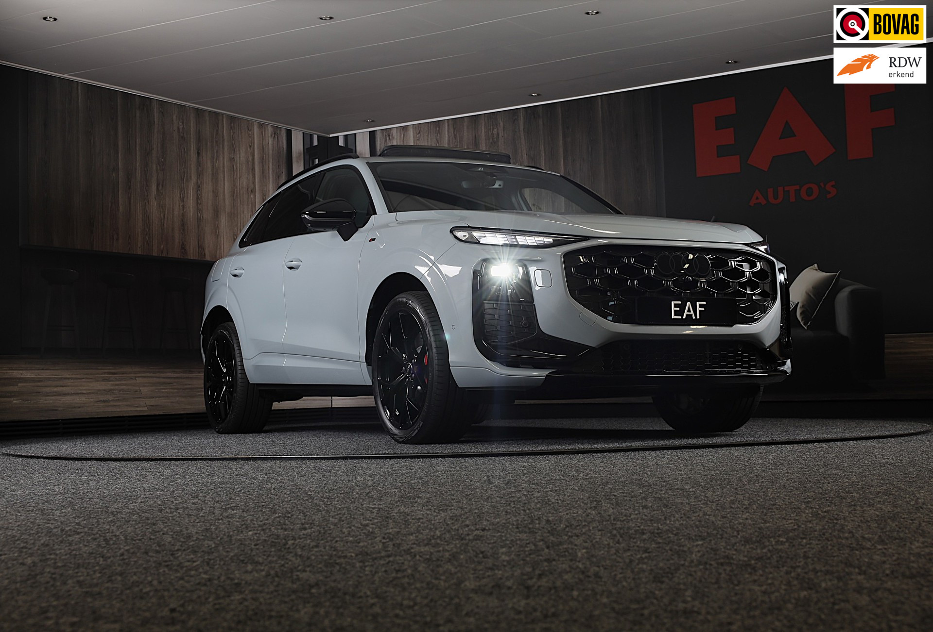 Audi Q3 1.5 200kW e-hybrid S Line / Head Up / Sonos / Memory / 360 Camera / Acc / Lane Assist / Dode Hoek / Open Pano / 20 Inch