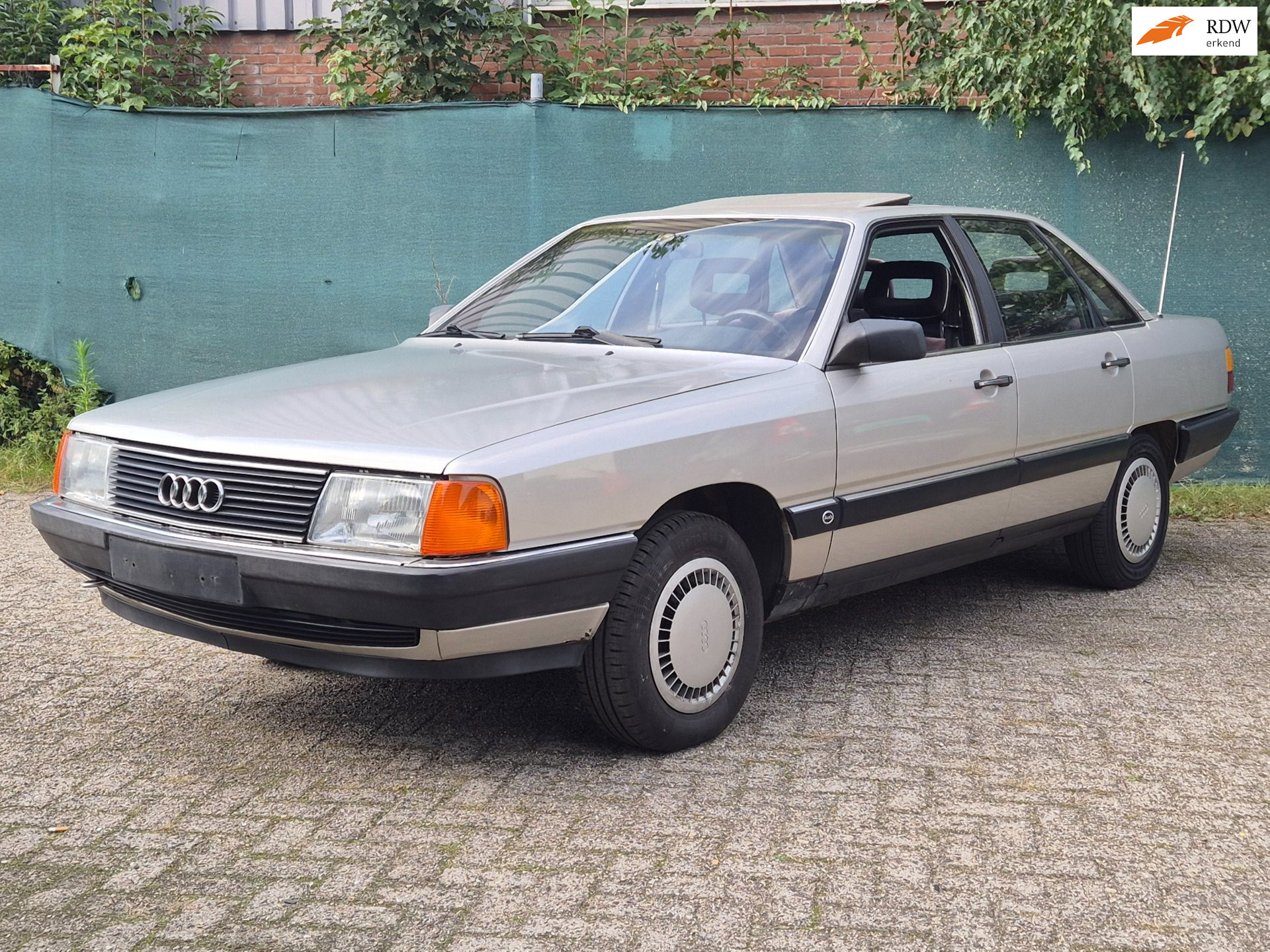 Audi 100 2.2 *5 cilinder* 196000km uit 1985