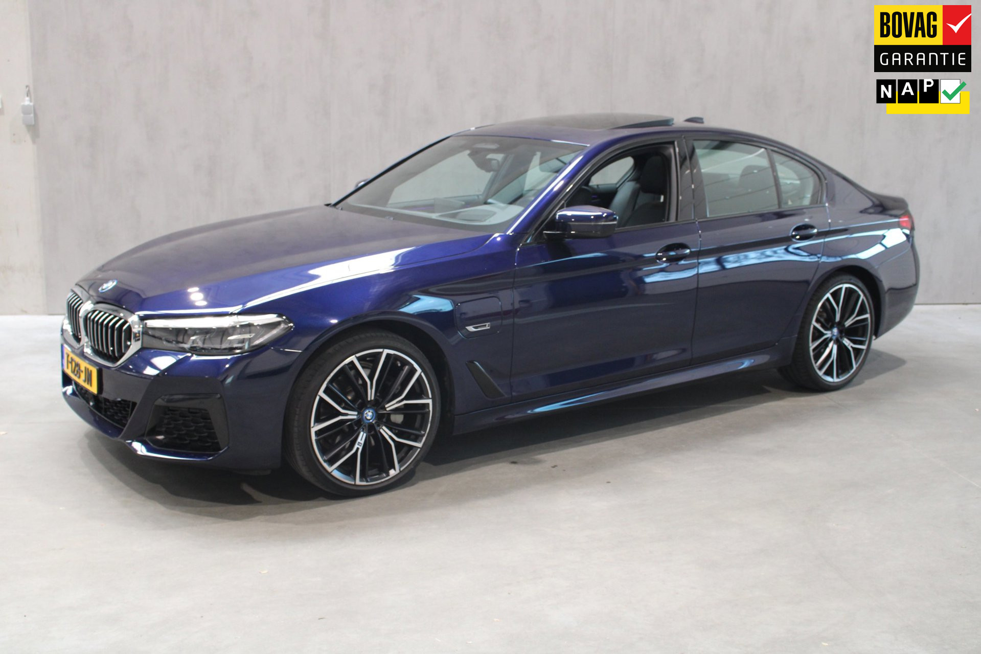 BMW 5 Serie 530e M-Sport Plus, Full option panoramadak/19inch/Harman Kardon/Head upp NL Auto