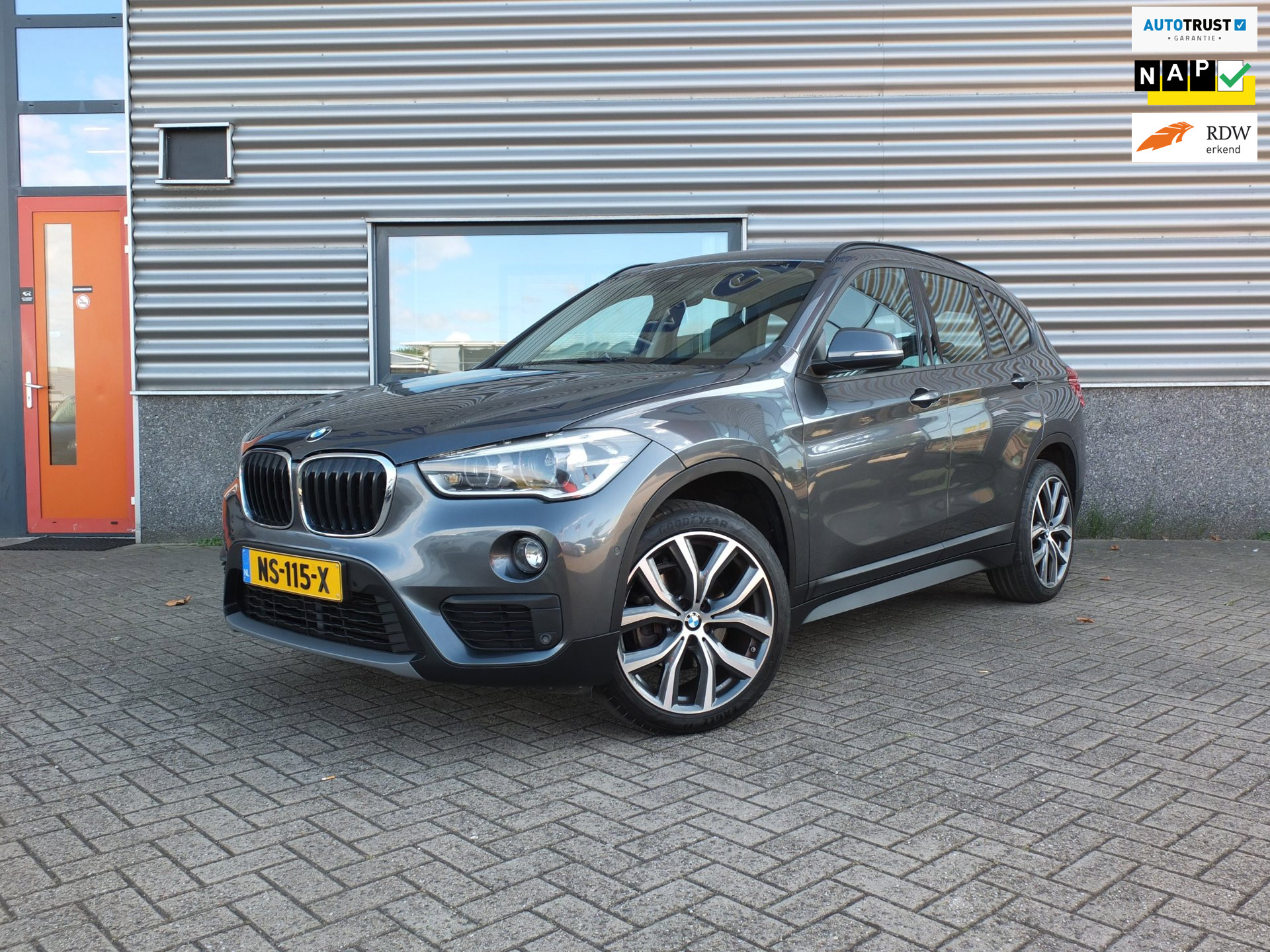 BMW X1 SDrive18i High Executive | Automaat | HUD | Leder | Afnb Trekhaak | 100% Onderhouden