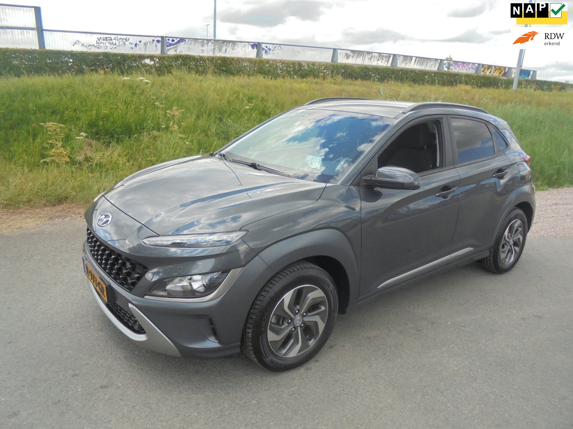 Hyundai KONA Hyundai Kona 1.6 GDI Hybrid airco trekhaak navigatie lmv