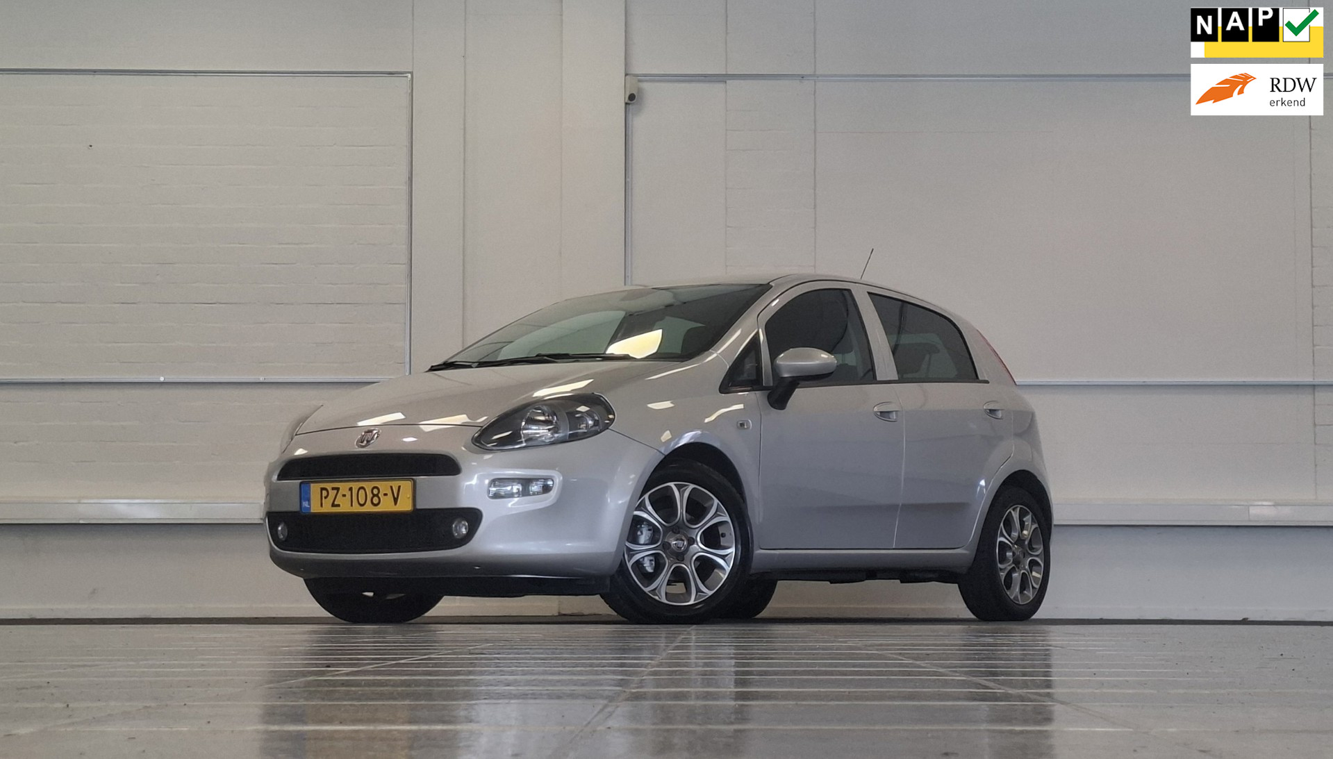 Fiat Punto Evo 0.9 TwinAir Sempre 100% Dealer onderhouden Trekhaak Navi Mooi!