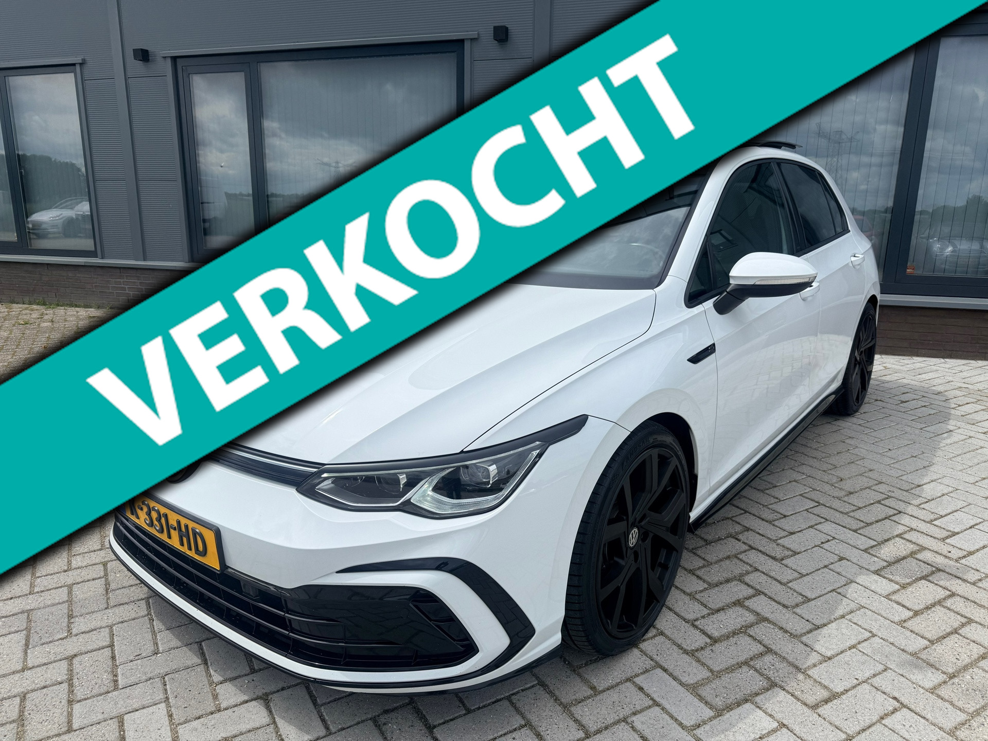Volkswagen Golf 1.5 eTSI R-Line|150pk|Pano|IQ led|19inch|Sfeerverlichting|Dode hoek|ACC|