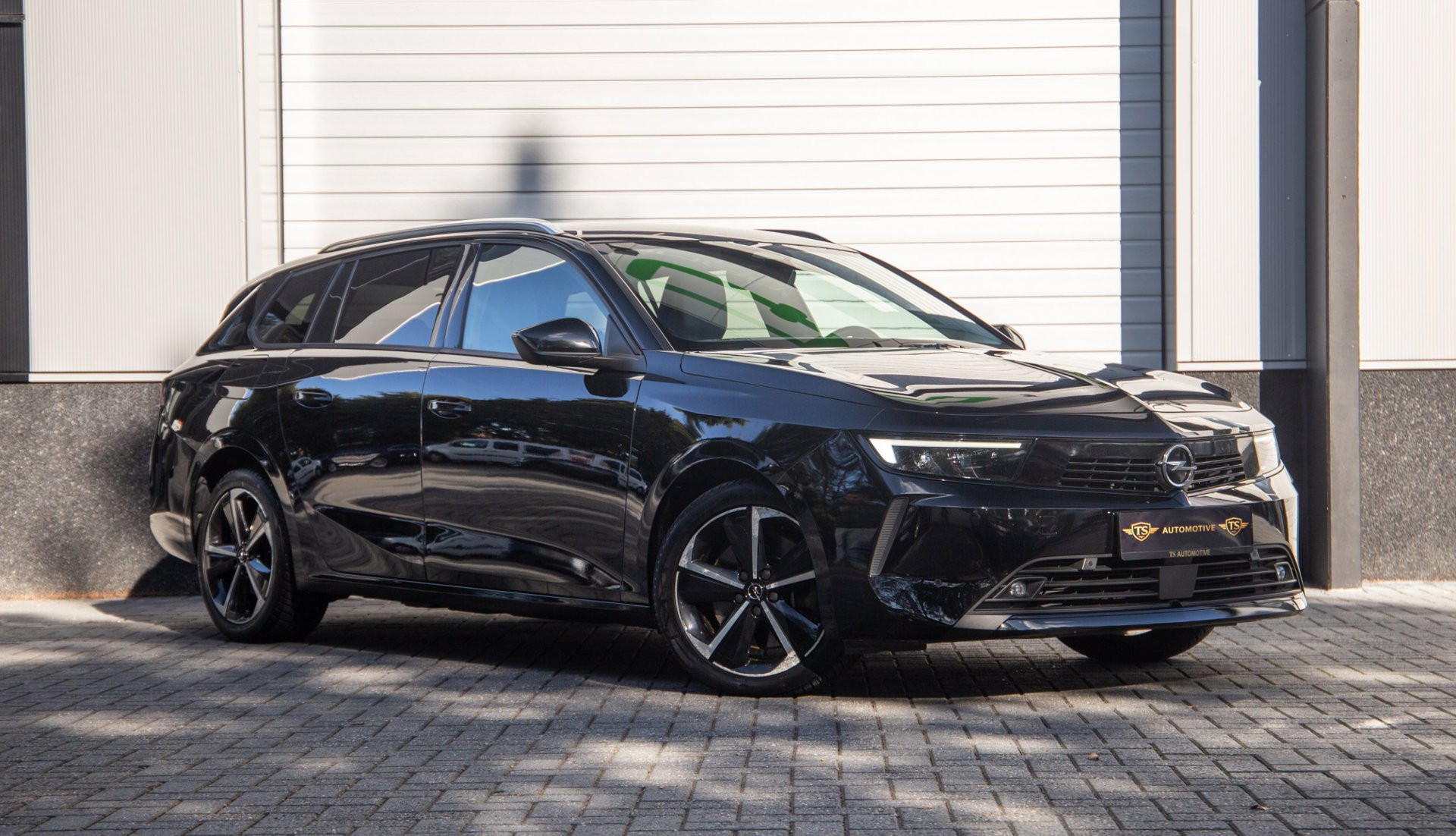 Opel Astra Sports Tourer 1.6 Hybrid Elegance