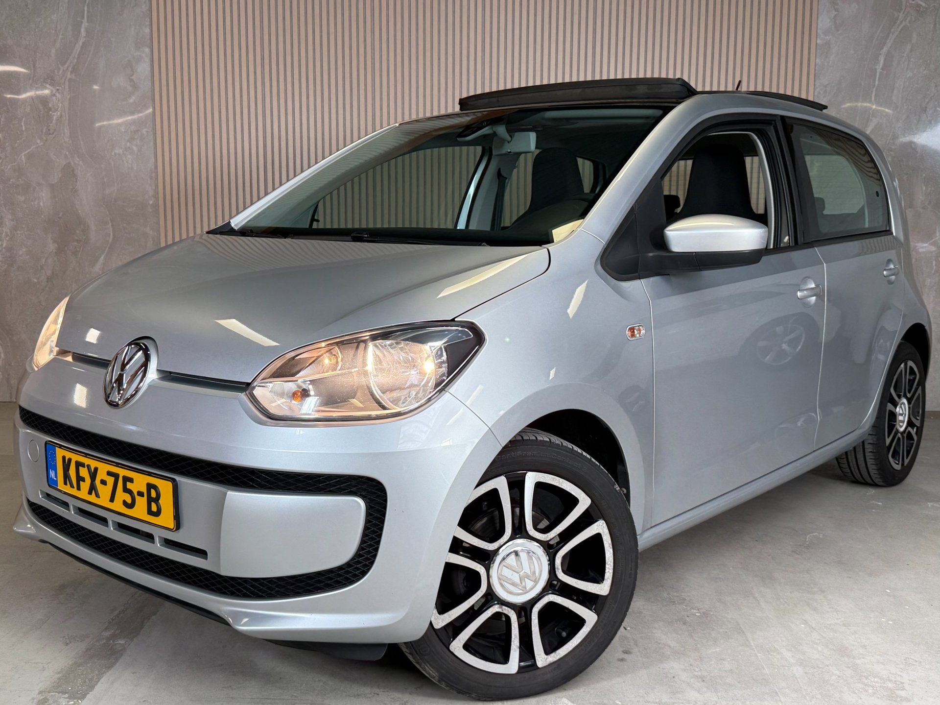 Volkswagen up! 1.0 High Up! Pano Airco Elektrische Pakket