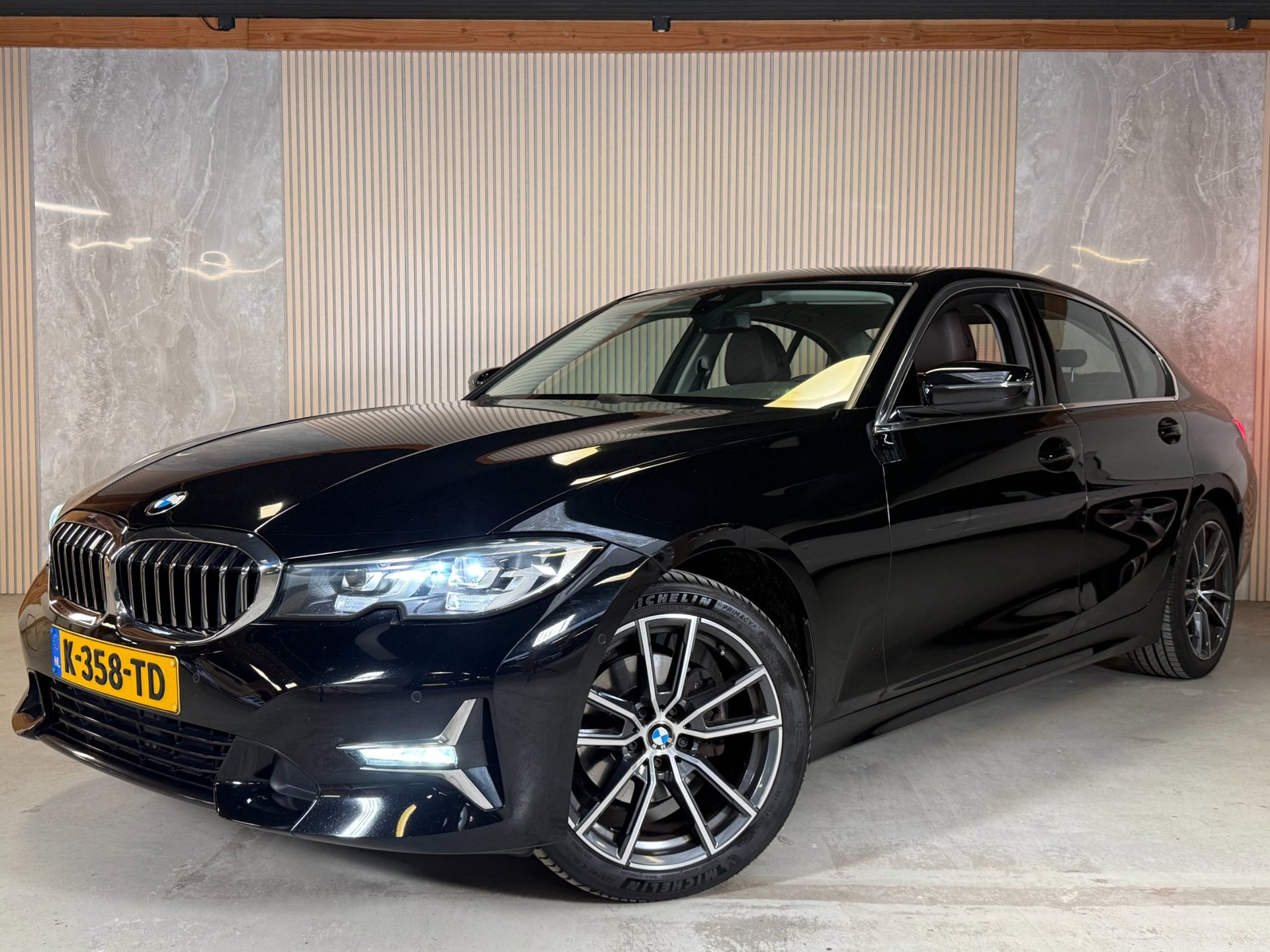 BMW 3-serie 320i High Executive Sfeer Stoelverwarming Leder Airco Cruise Control