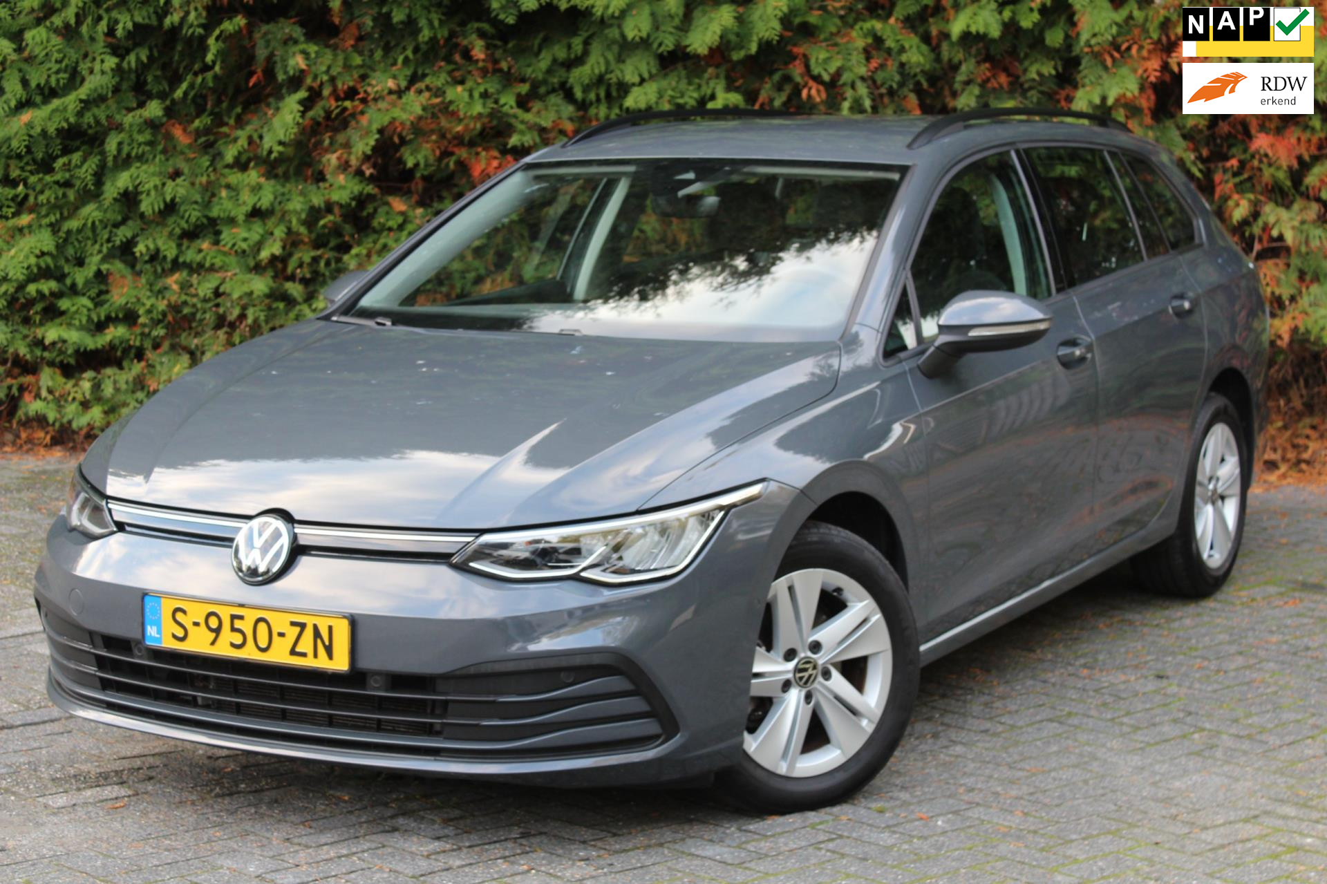 Volkswagen Golf Variant 1.0 eTSI Life Business 110PK | Carplay | Elektrische stoelen | Memory Seats | Navi | ECC | Alcantara